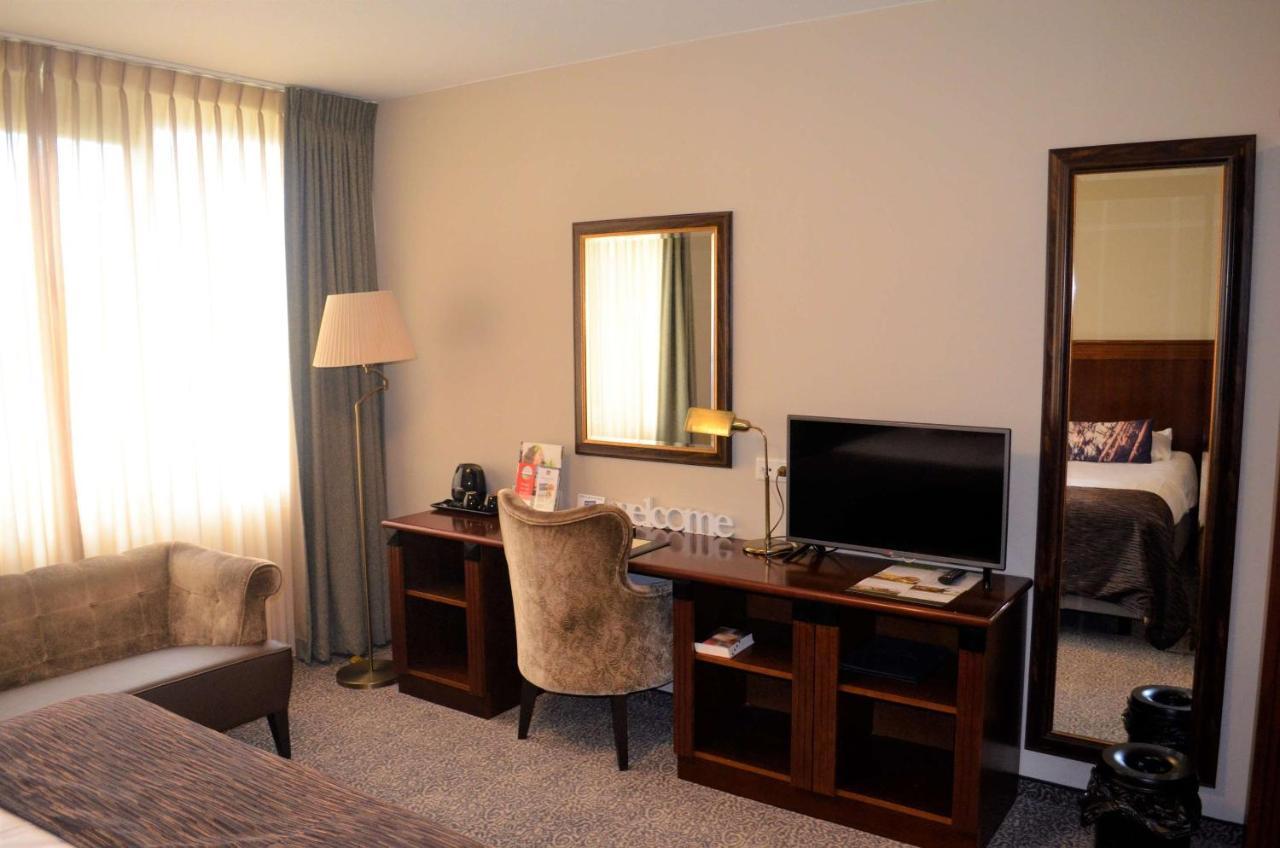 Best Western Hotel Nobis Eindhoven-Venlo A67 أستين المظهر الخارجي الصورة