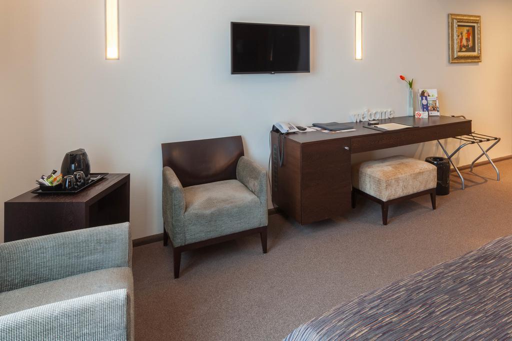 Best Western Hotel Nobis Eindhoven-Venlo A67 أستين المظهر الخارجي الصورة
